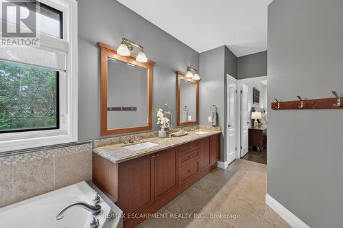 2050 15 Side Road Side Road, Milton, ON - Indoor Photo Showing Bathroom
