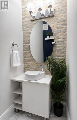 32 - 589 Beechwood Drive N, Waterloo, ON - Indoor Photo Showing Bathroom