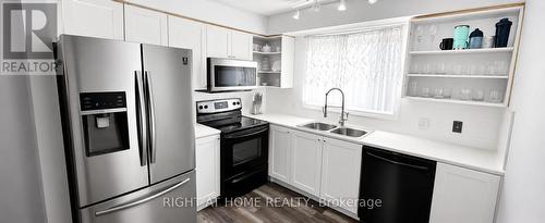 32 - 589 Beechwood Drive N, Waterloo, ON - Indoor Photo Showing Kitchen With Double Sink