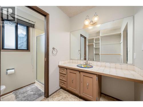 7807 Corona Court, Coldstream, BC - Indoor Photo Showing Bathroom