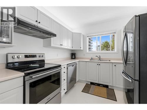 1318 Richter Street Unit# 303, Kelowna, BC - Indoor Photo Showing Kitchen With Stainless Steel Kitchen With Double Sink