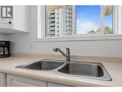 1318 Richter Street Unit# 303, Kelowna, BC - Indoor Photo Showing Kitchen With Double Sink