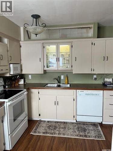 912 107Th Avenue, Tisdale, SK - Indoor Photo Showing Kitchen With Double Sink