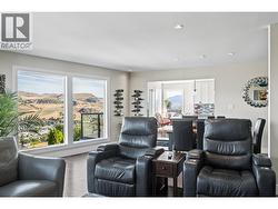 Living room back to Kitchen - 