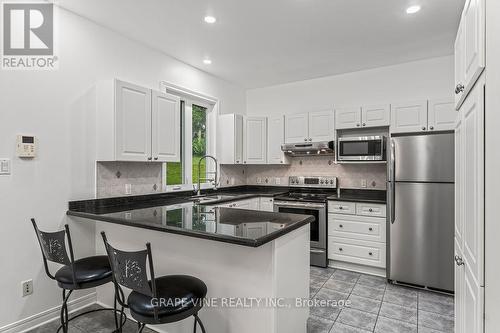 105 Rowallen Place, Ottawa, ON - Indoor Photo Showing Kitchen With Upgraded Kitchen