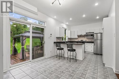 105 Rowallen Place, Ottawa, ON - Indoor Photo Showing Kitchen With Upgraded Kitchen
