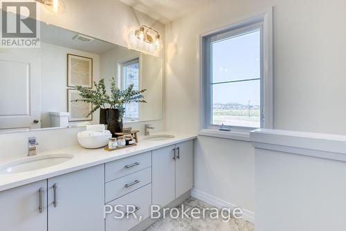 93 Rivergreen Crescent, Cambridge, ON - Indoor Photo Showing Bathroom