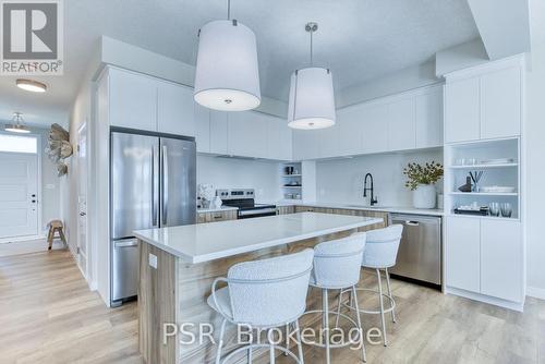 93 Rivergreen Crescent, Cambridge, ON - Indoor Photo Showing Kitchen With Upgraded Kitchen
