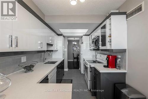 707 - 100 County Court Boulevard, Brampton, ON - Indoor Photo Showing Kitchen
