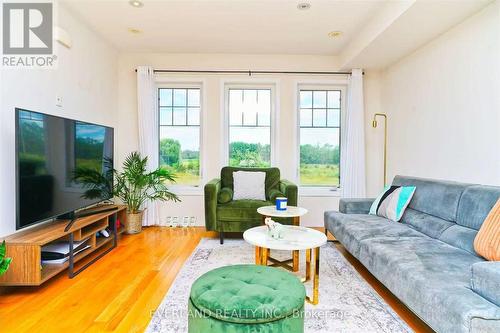 5267 Major Mackenzie Drive E, Markham, ON - Indoor Photo Showing Living Room