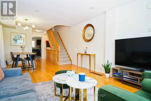 5267 Major Mackenzie Drive E, Markham, ON - Indoor Photo Showing Living Room