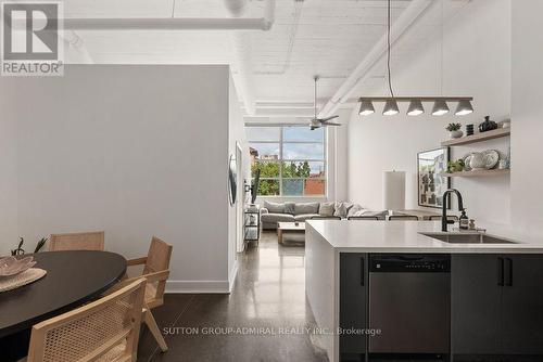 124 - 1001 Roselawn Avenue, Toronto, ON - Indoor Photo Showing Kitchen