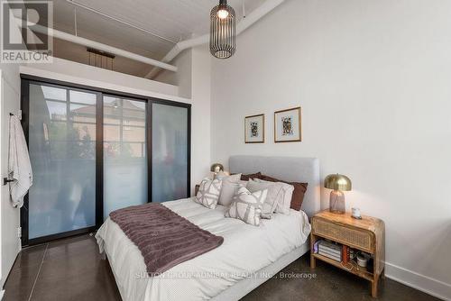 124 - 1001 Roselawn Avenue, Toronto, ON - Indoor Photo Showing Bedroom