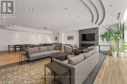 124 - 1001 Roselawn Avenue, Toronto, ON - Indoor Photo Showing Living Room