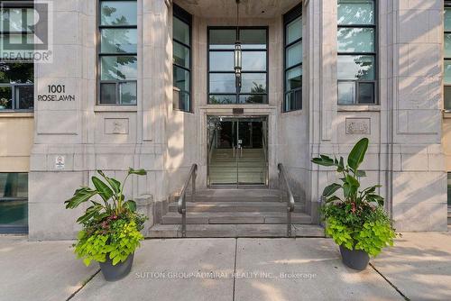 124 - 1001 Roselawn Avenue, Toronto, ON - Outdoor