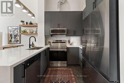 124 - 1001 Roselawn Avenue, Toronto, ON - Indoor Photo Showing Kitchen With Upgraded Kitchen