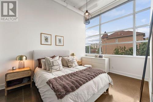 124 - 1001 Roselawn Avenue, Toronto, ON - Indoor Photo Showing Bedroom