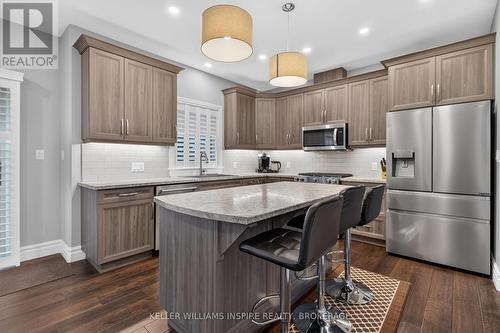 Island for easy breakfasts - 266 Pauline Tom Avenue, Kingston (Kingston East (Incl Barret Crt)), ON - Indoor Photo Showing Kitchen With Upgraded Kitchen