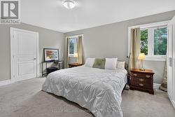 Primary holds a King Size bed with ease - 