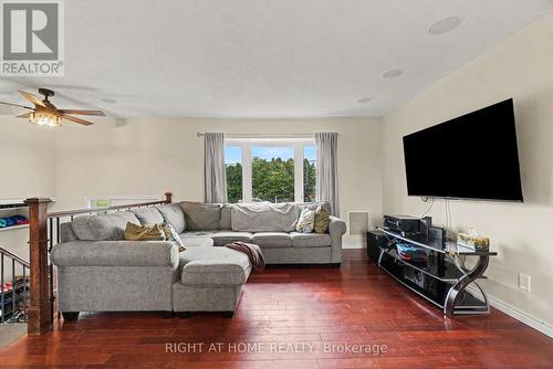 3320 Gendron Road, Clarence-Rockland, ON - Indoor Photo Showing Living Room