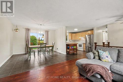 3320 Gendron Road, Clarence-Rockland, ON - Indoor Photo Showing Living Room