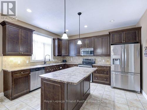 761 Glenwood Road N, Woodstock (Woodstock - North), ON - Indoor Photo Showing Kitchen With Upgraded Kitchen