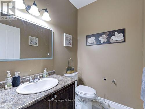 761 Glenwood Road N, Woodstock (Woodstock - North), ON - Indoor Photo Showing Bathroom