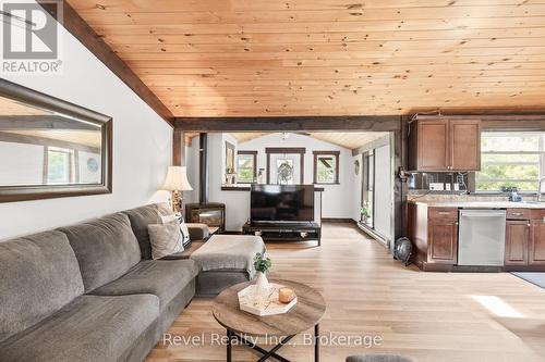 81 Queen Street S, Kawartha Lakes (Omemee), ON - Indoor Photo Showing Living Room
