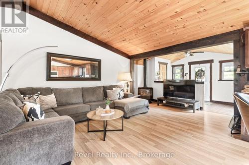 81 Queen Street S, Kawartha Lakes (Omemee), ON - Indoor Photo Showing Living Room