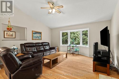 365 Haskins Road, North Grenville, ON - Indoor Photo Showing Living Room
