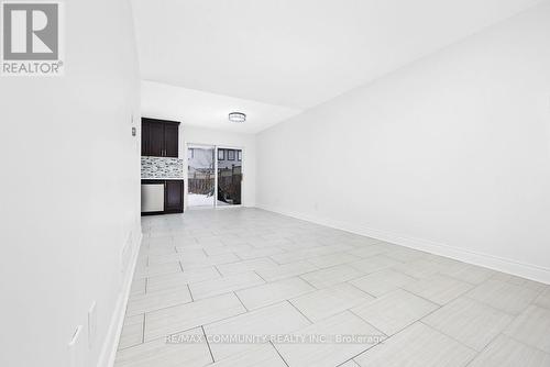 1049 Kennedy Circle, Milton, ON - Indoor Photo Showing Other Room