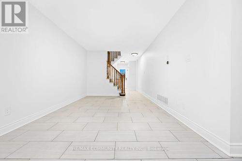 1049 Kennedy Circle, Milton, ON - Indoor Photo Showing Other Room