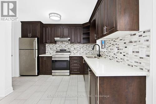 1049 Kennedy Circle, Milton, ON - Indoor Photo Showing Kitchen With Double Sink With Upgraded Kitchen