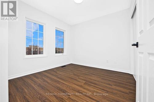 1049 Kennedy Circle, Milton, ON - Indoor Photo Showing Other Room