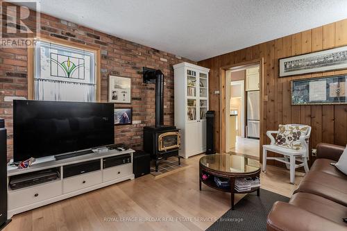 569 Locust Street, Burlington, ON - Indoor Photo Showing Living Room