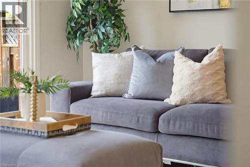 4425 Peter Drive, Burlington, ON - Indoor