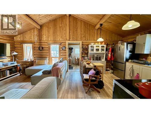 4863 Cumsu Place, 108 Mile Ranch, BC - Indoor