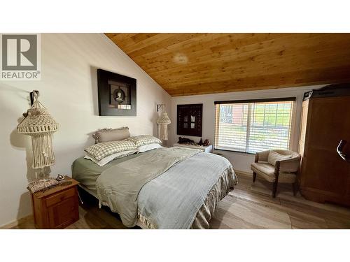 4863 Cumsu Place, 108 Mile Ranch, BC - Indoor Photo Showing Bedroom