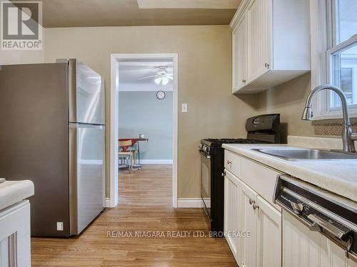 6159 Toby Crescent, Niagara Falls (Arad/Fallsview), ON - Indoor Photo Showing Kitchen