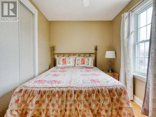 6159 Toby Crescent, Niagara Falls (Arad/Fallsview), ON - Indoor Photo Showing Bedroom