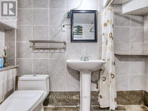 6159 Toby Crescent, Niagara Falls (Arad/Fallsview), ON - Indoor Photo Showing Bathroom