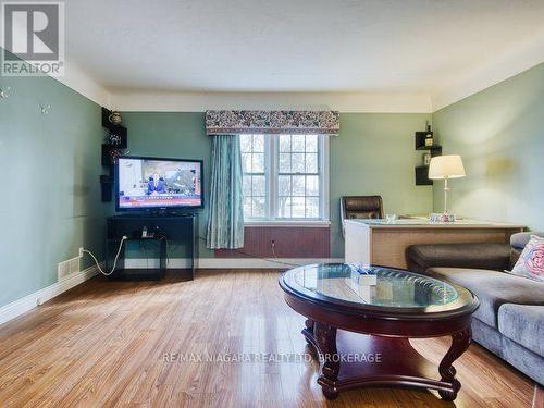 6159 Toby Crescent, Niagara Falls (Arad/Fallsview), ON - Indoor Photo Showing Living Room