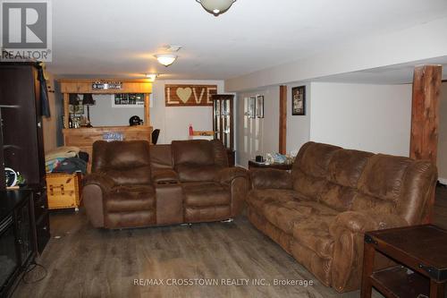34 Mcdonald Street, New Tecumseth, ON - Indoor Photo Showing Living Room