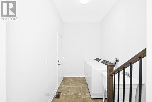 33 Liam Lane, Markham, ON - Indoor Photo Showing Other Room