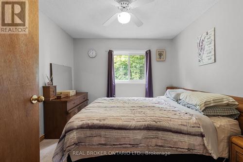 8 Alpine Drive, Oro-Medonte, ON - Indoor Photo Showing Bedroom