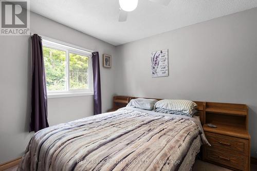 8 Alpine Drive, Oro-Medonte, ON - Indoor Photo Showing Bedroom