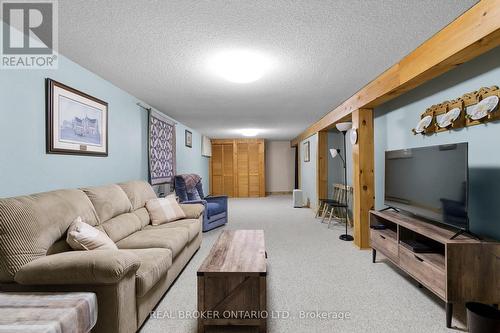 8 Alpine Drive, Oro-Medonte, ON - Indoor Photo Showing Living Room