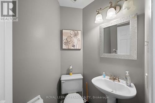 6 Folison Street, Ottawa, ON - Indoor Photo Showing Bathroom