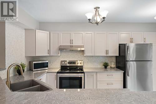 6 Folison Street, Ottawa, ON - Indoor Photo Showing Kitchen With Double Sink With Upgraded Kitchen