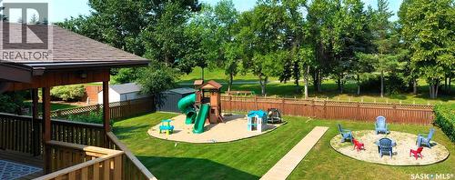 12 Redfield Bay, Yorkton, SK - Outdoor With Deck Patio Veranda With Backyard